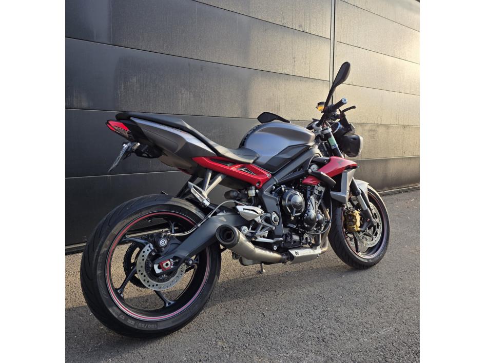 TRIUMPH STREET TRIPLE 675 R