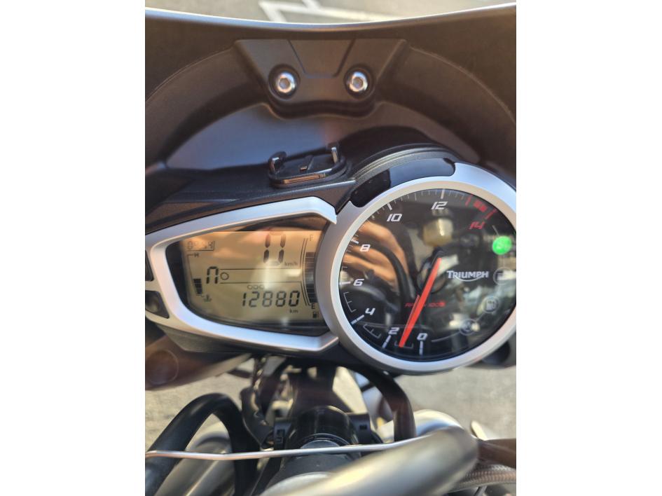 TRIUMPH STREET TRIPLE 675 R