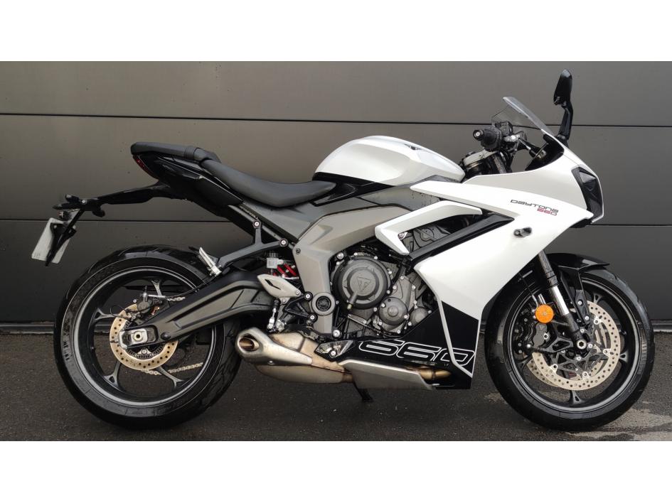 TRIUMPH DAYTONA 660 A2