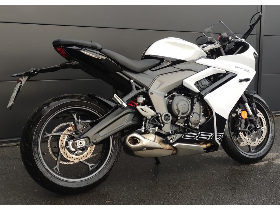 TRIUMPH DAYTONA 660 A2