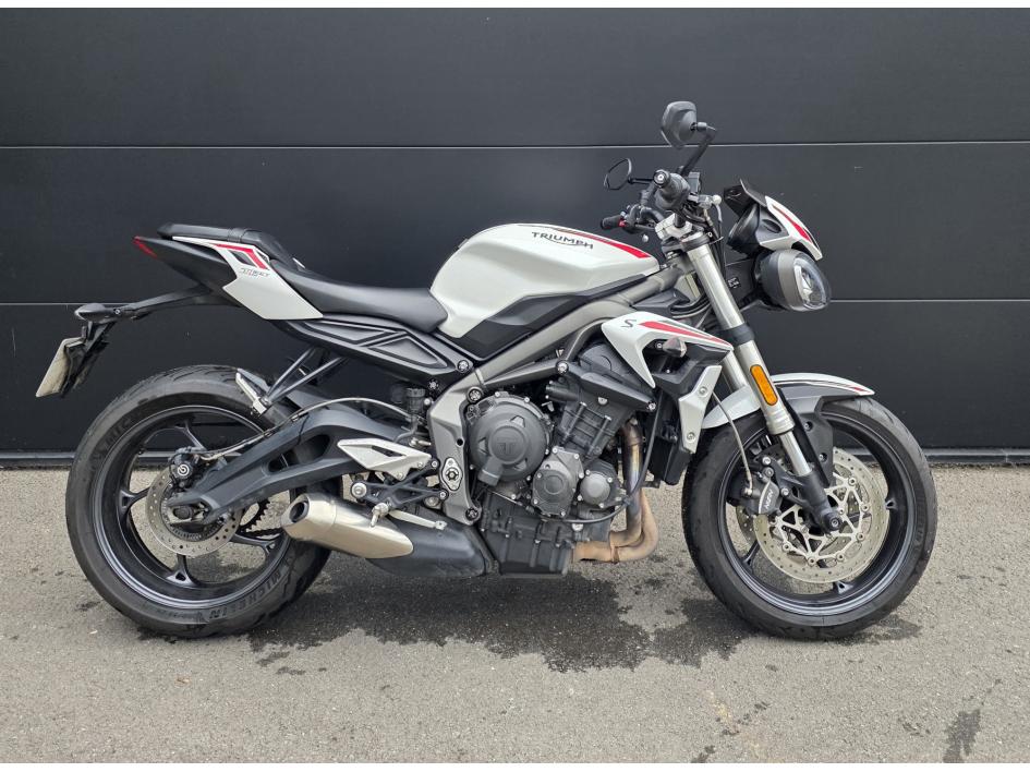TRIUMPH STREET TRIPLE 660 S A2