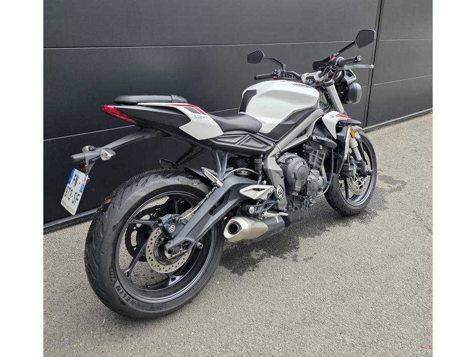 TRIUMPH STREET TRIPLE 660 S A2