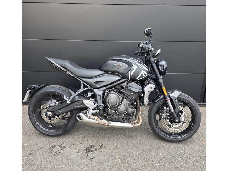 TRIUMPH TRIDENT 660